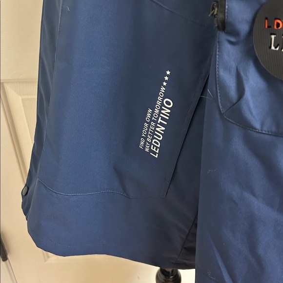 Leduntino Find Your Own Way Windbreaker Hooded Waterproof Jacket Blue
Large, EUC - Picture 11 of 14